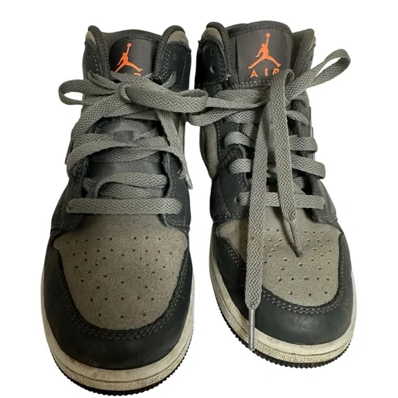 Nike Jordan 1 Mid SE Shoes Boys SZ. 5.5Y Black Grey Basketball Sneak. FQ8341-017